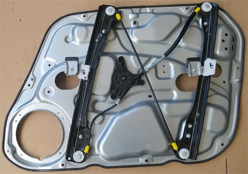 MGA 32145 Ön Cam Krikosu (Sol) 824712L001